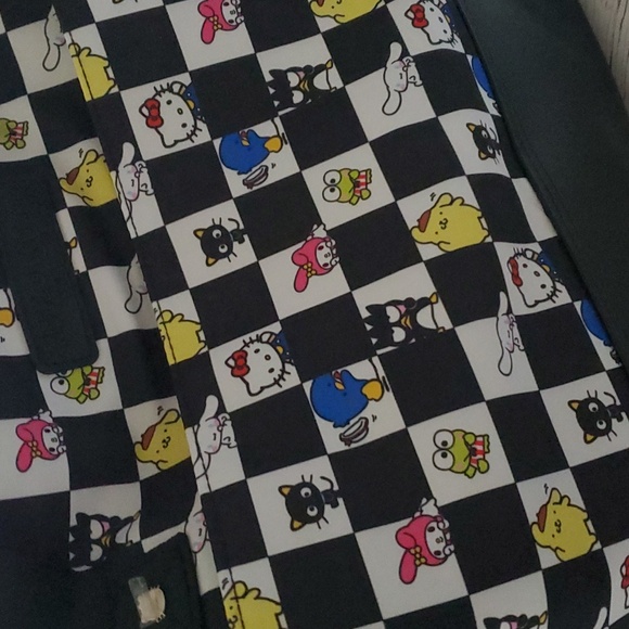 🆕️ CUTE SANRIO HELLO KITTY AND FRIENDS BLACK & WHITE CHECKERED OVERNIGHT BAG 🖤 - Picture 3 of 12